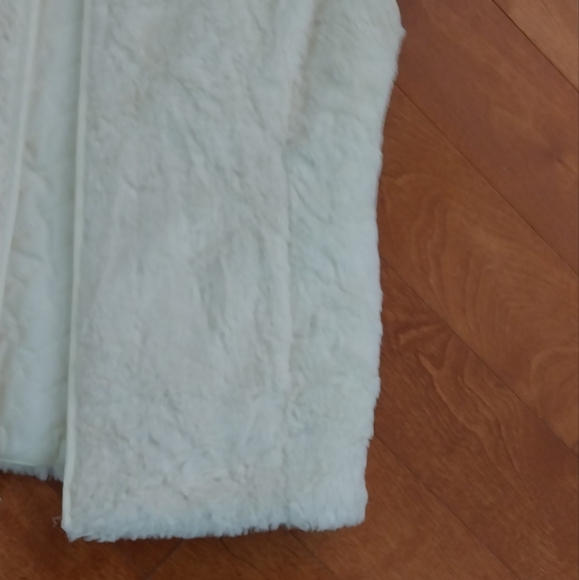 Beautiful faux fur Reversible vest - Picture 5 of 12